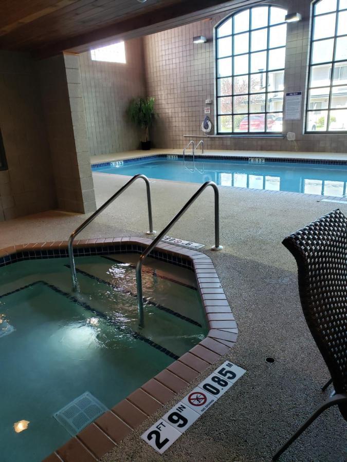 Wingate By Wyndham Coon Rapids Hotel Exterior photo