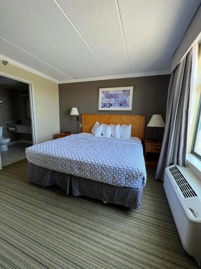 Wingate By Wyndham Coon Rapids Hotel Exterior photo