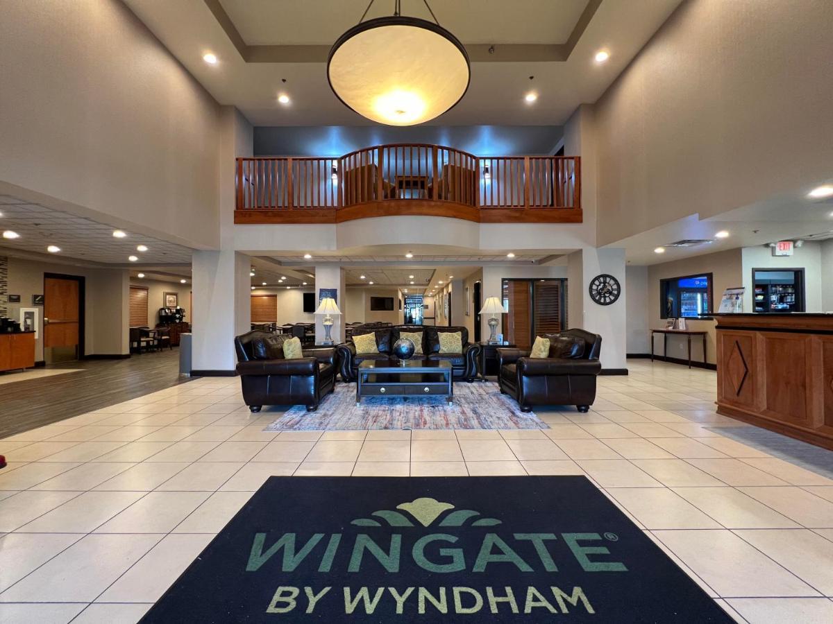 Wingate By Wyndham Coon Rapids Hotel Exterior photo