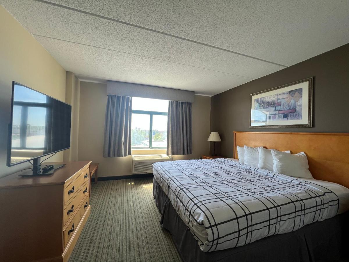 Wingate By Wyndham Coon Rapids Hotel Exterior photo