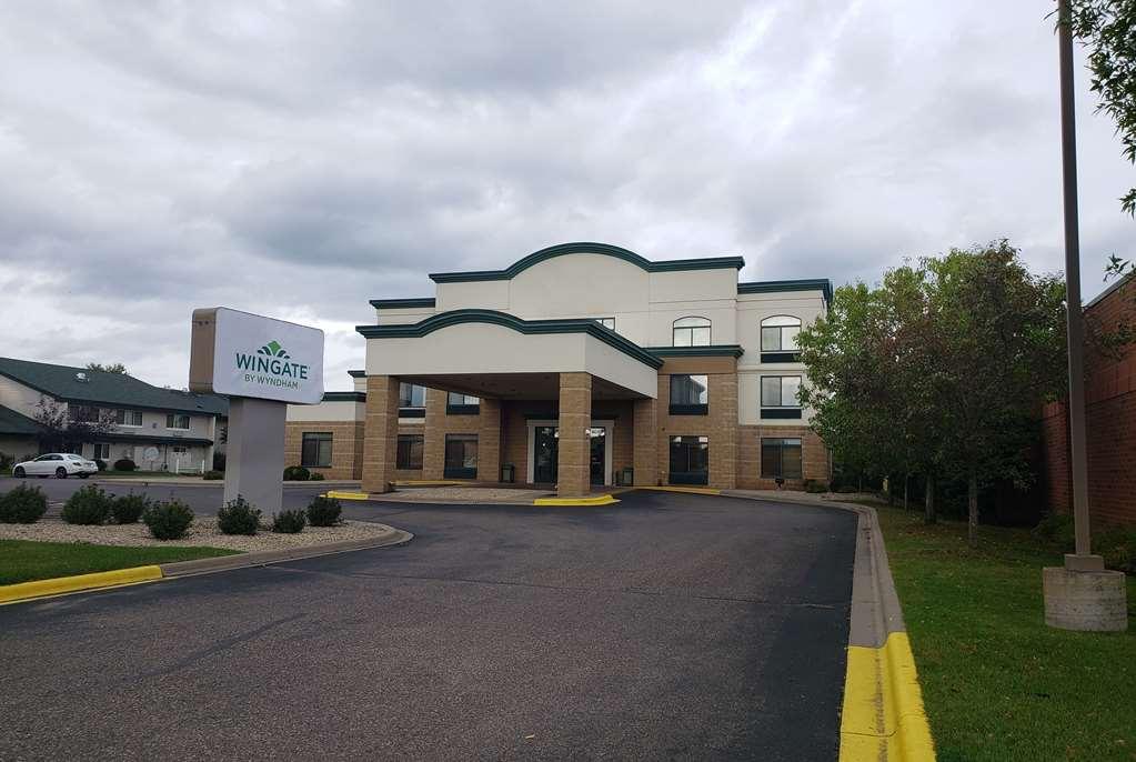 Wingate By Wyndham Coon Rapids Hotel Exterior photo