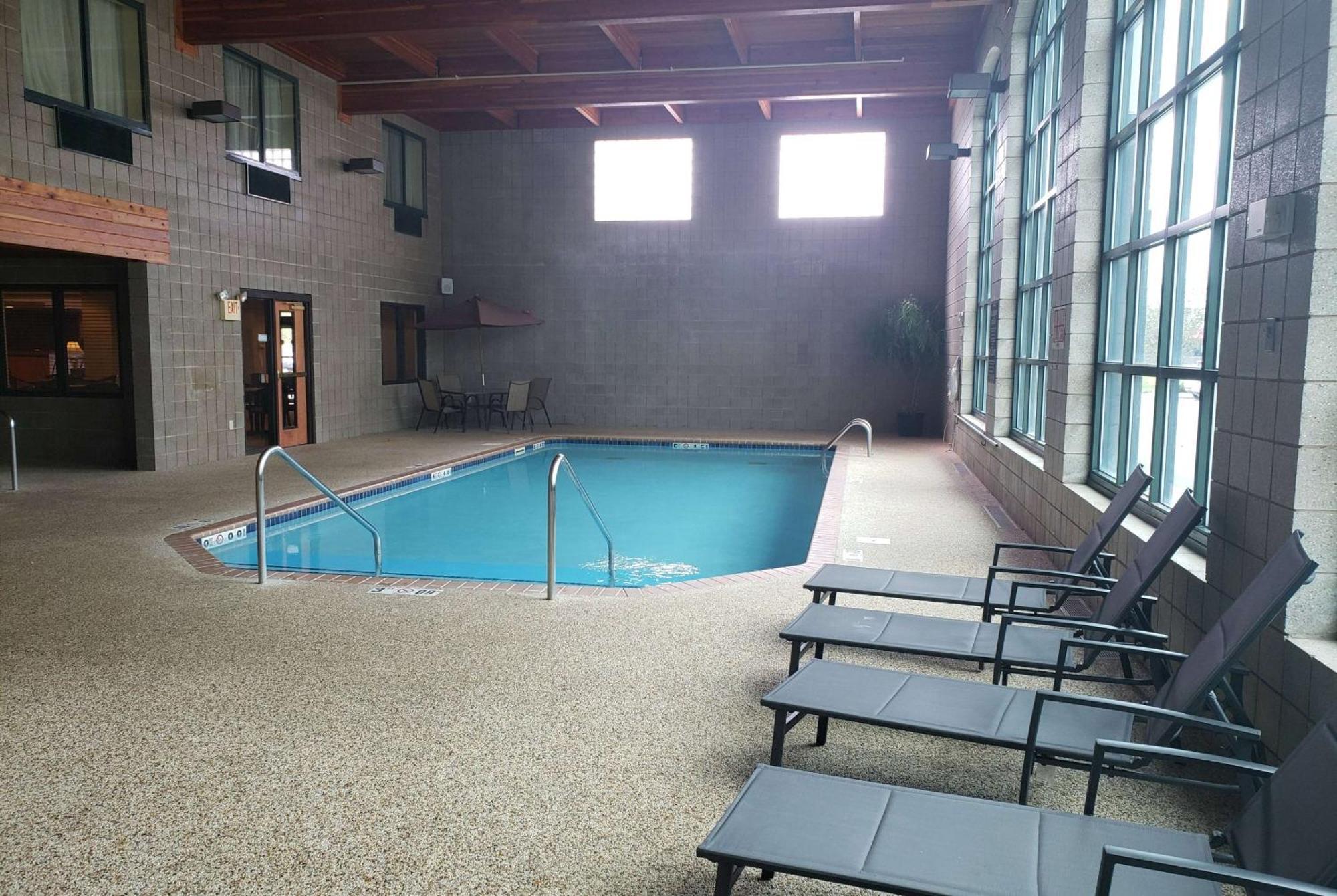 Wingate By Wyndham Coon Rapids Hotel Exterior photo