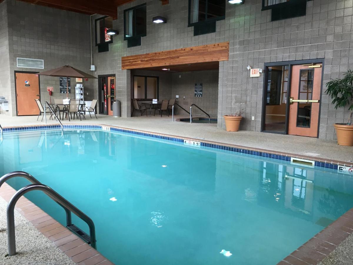 Wingate By Wyndham Coon Rapids Hotel Exterior photo